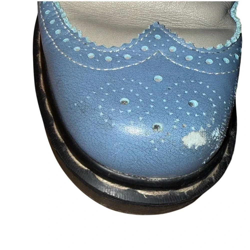 Dr. Martens scratches toes